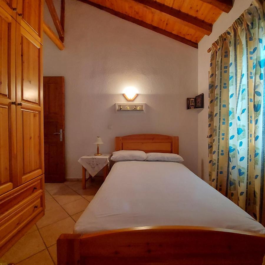 Villa Amfithea Moni Evaggelistrias Екстериор снимка